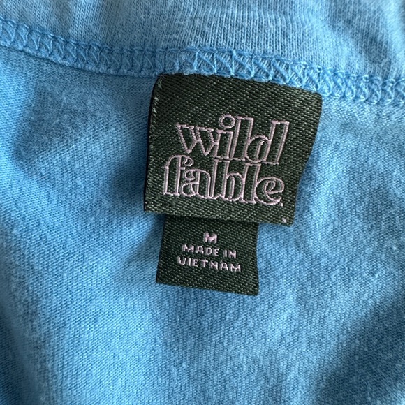 Wild Fable Blue Cropped V Neck Tee⭐️ - Picture 2 of 4